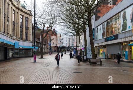 London, Großbritannien. Januar 2021. Ein Blick auf ein halb verlassenes Einkaufszentrum in Croydon, einer großen Stadt im Süden Londons.nur 33,355 positive Covid19 Fälle wurden heute registriert, die niedrigste Anzahl an täglichen Fällen seit dem 27. Dezember - vor dem Beginn der dritten landesweiten Sperrung Englands. Quelle: May James/SOPA Images/ZUMA Wire/Alamy Live News Stockfoto