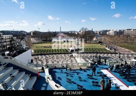 Washington, USA. Januar 2021. Das am 19. Januar 2021 aufgenommene Foto zeigt einen Blick auf die Bühne vor der 59. Amtseinführung des Präsidenten auf dem Capitol Hill in Washington, D.C, USA. Die Amtseinführung des designierten Präsidenten Joe Biden findet am Mittwoch statt. Quelle: Liu Jie/Xinhua/Alamy Live News Stockfoto