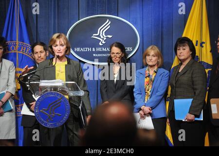 Marilyn Tavenner, stellvertretende Verwaltungsrätin der Beratungsstellen für Medicare & Medicaid Services, nimmt an der HHS-Pressekonferenz 2014 vom 10. April 2013 Teil. Stockfoto