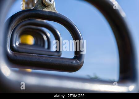 Nahaufnahme von Monkey Bars in Playground als Muster, Texturen, abstrakter Hintergrund Stockfoto