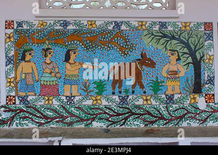 Madhubani Malerei oder Mithila Gemälde an der Wand der Mithila Universität, Darbhanga, Bihar, Indien. Stellen meist Menschen und ihre Assoziation mit der Natur dar Stockfoto