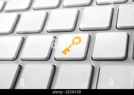 Nahaufnahme einer Tastatur mit einem Tastensymbol. Erfolgskonzept Stockfoto