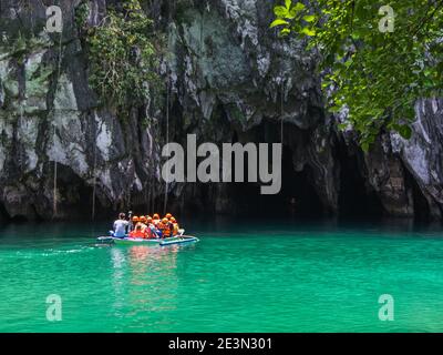 Wunderschöne Lagune, der Beginn des längsten schiffbaren unterirdischen Flusses der Welt. Puerto Princesa, Palawan, Philippinen. Stockfoto