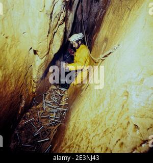 Höhlenforscher erkunden die Salamander Cave, MEJANNES-le-Clap, Gard, Frankreich Stockfoto