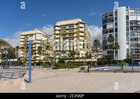 Hochhäuser an der Promenade, Marbella, Andalusien, Spanien. Stockfoto