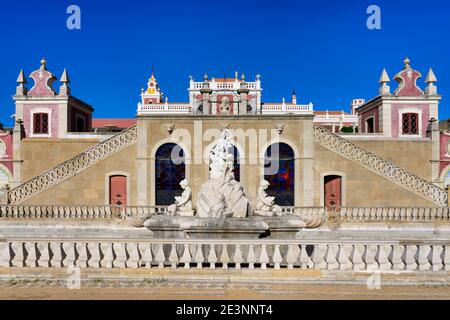 Brunnen im Estai Palace Garten, Estai, Loule, Faro Bezirk, Algarve, Portugal Stockfoto