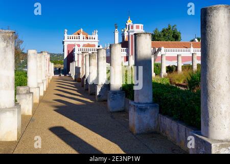 Kolonnade im Garten Patio, Estai Palast, Estai, Loule, Faro Bezirk, Algarve, Portugal Stockfoto