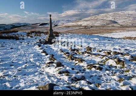 Zwischen Skeoch Hill und Bishops Forest Hill befindet sich das Covenanters' Monument, mit den Reihen der "Comunion Stones". Stockfoto