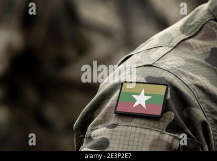 Flagge von Myanmar und auch bekannt als Burma auf der Uniform. Armee, Bundeswehr, Soldaten. Collage. Stockfoto