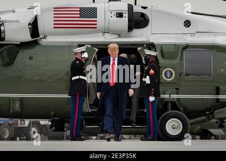 HARLINGEN, TEXAS, USA - 12. Januar 2021 - Präsident Donald J. Trump landet auf dem Valley International Airport in Harlingen, Texas Dienstag, Stockfoto