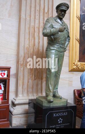 Statue von Dwight D Eisenhower Capital Building Washington DC USA berühmte Skulptur Bronze ehemaliger US-Präsident Jim Brothers Künstlerstatuen Halle US Stockfoto