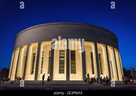 Iconic Mestrovic Pavillon bei Nacht, Zagreb, Kroatien Stockfoto