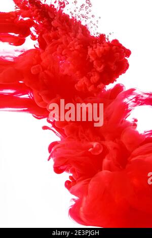 Abstrakter roter Hintergrund. Spritzer auf Weiß Stockfoto
