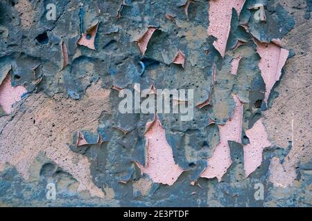 Raue strukturierte blaue Wand mit Flecken, selektiver Fokus Stockfoto