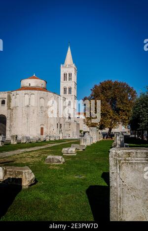 Kirche St. Donatus, 9. Jahrhundert vorromanische Kirche, und archäologische Überreste aus dem Forum Romanum, Zadar, Dalmatien, Kroatien Stockfoto