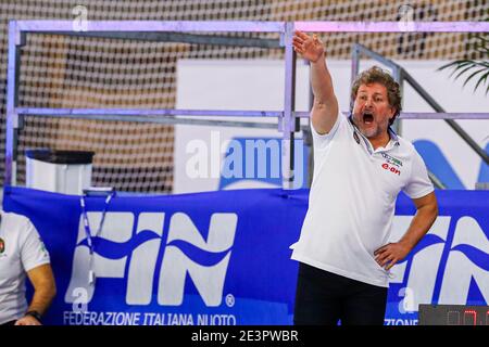 TRIEST, ITALIEN - JANUAR 20: Attila Biro Hungary Teamchef beim Spiel zwischen Ungarn und Kasachstan beim Qualifikationsturnier der Frauen im Wasserpolo bei den Olympischen Spielen im Bruno Bianchi Aquatic Center am 20. Januar 2021 in Triest, Italien (Foto: Marcel ter Bals/Orange Pictures/Alamy Live News) Stockfoto