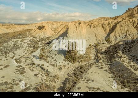 Drohne Luftaufnahme der Wüstenlandschaft von Tabernas in Andalusien Almeria Spanien nur Wüste in Europa Stockfoto