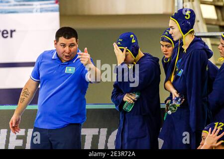 TRIEST, ITALIEN - JANUAR 20: Attila Biro Hungary Teamchef Trainer prepping Spieler von Ungarn während des Spiels zwischen Ungarn und Kasachstan bei Frauen Stockfoto