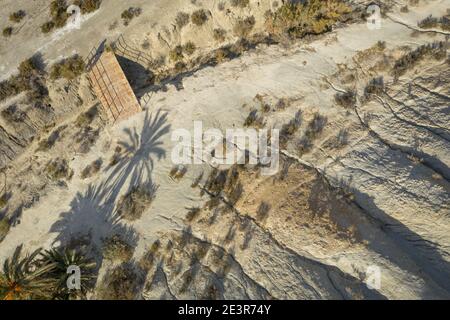 Drohne Luftaufnahme der Wüstenlandschaft von Tabernas in Andalusien Almeria Spanien nur Wüste in Europa Stockfoto