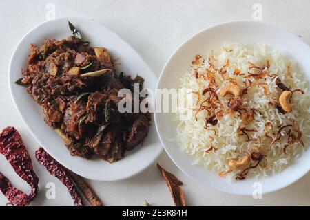 Aromatischer traditioneller Ghee-Reis und würziger Hammelbraten im Kerala-Stil für besondere Anlässe wie Weihnachten, Ostern, Onam und andere Feste zubereitet Stockfoto