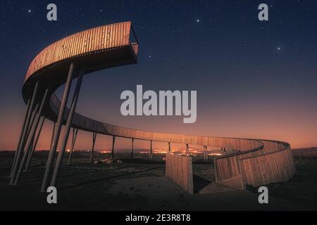 Aussichtsturm auf dem Berg Kobyli Vrch, Südmähren - Tschechische Republik. Stockfoto