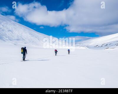 Skifahrer Skitouren im Rondane Nationalpark, Norwegen, Skandinavien Stockfoto