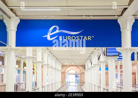 London, Großbritannien. Januar 2021, 19. Eurostar-Logo und ein leeres Terminal aufgrund der Sperre bei St Pancras International. Quelle: Waldemar Sikora Stockfoto