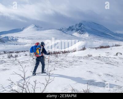 Skifahrer Skitouren im Rondane Nationalpark, Norwegen, Skandinavien Stockfoto