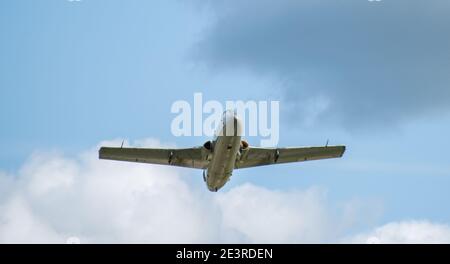 12. September 2020, Kaluga Region, Russland. Trainingsflugzeug Aero L-29 Delfin führt einen Trainingsflug auf dem Flugplatz Oreshkovo durch. Stockfoto