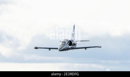 12. September 2020, Kaluga Region, Russland. Das Trainingsflugzeug Aero L-39 Albatros führt einen Trainingsflug auf dem Flugplatz Oreshkovo durch. Stockfoto