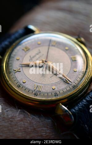 Mechanische Armbanduhr aus Vintage Gold Stockfoto