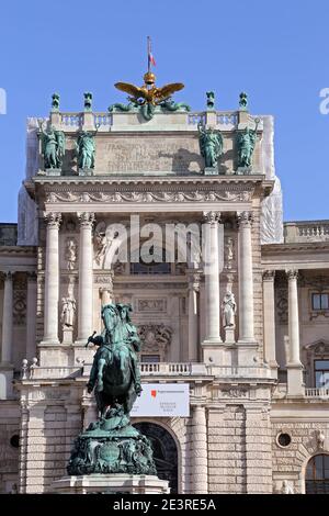 Wien, Österreich - 24. April 2019: Das Papyrus-Museum am Heldenplatz in der Hofburg. Das Museum beherbergt die größte Sammlung von Papyri in der w Stockfoto