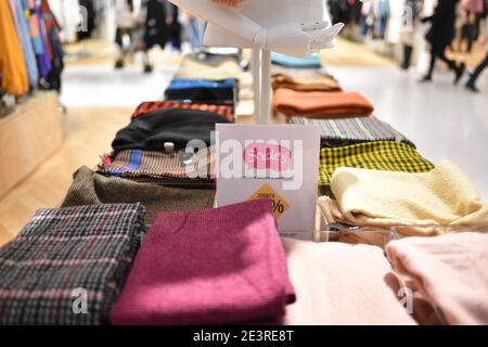 Paris, Frankreich. Januar 2021. Eröffnung des Winterverkaufs bei Galeries Lafayette in Paris, Frankreich am 20. Januar 2021. Foto von Lionel Urman/ABACAPRESS.COM Quelle: Abaca Press/Alamy Live News Stockfoto