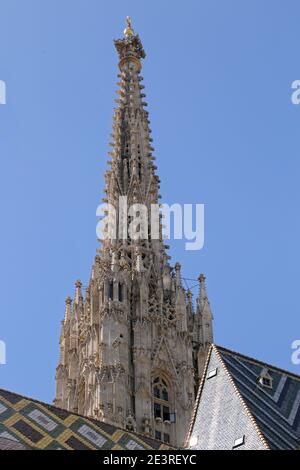 Wien, Österreich - 25. April 2019: Außerhalb des berühmten Stephansdoms, der auf dem Hauptplatz in Wien, Österreich, steht. Viennas main Stockfoto