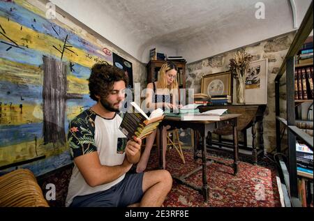 FRANKREICH / Iie-de-France / Paris / Writer-in-Residence im Buchladen Shakespeare & Company in Paris Stockfoto