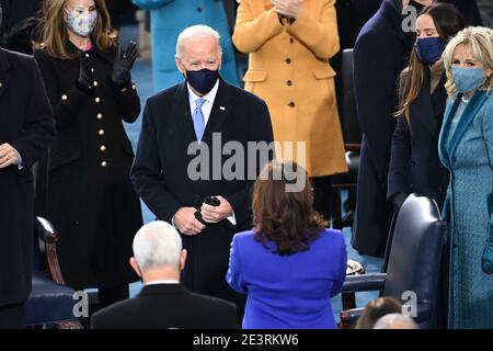 Washington, Usa. Januar 2021. DER DESIGNIERTE US-Präsident Joe Biden kommt im US-Kapitol zur Amtseinführung von Präsident Joe Biden bei der 59. Amtseinführung des Präsidenten am Mittwoch, den 20. Januar 2021 in Washington DC an. Pool Foto Saul Loeb/UPI Kredit: UPI/Alamy Live Nachrichten Stockfoto