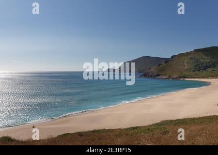 Küstenlandschaft, Blick auf Kap Finisterre und Strand Mar de Fora, Finisterre, Galicien, Spanien Stockfoto