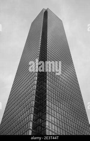 Blick nach oben auf die Glasfassade des Ufers America plaza Wolkenkratzer in der Innenstadt von Dallas Stockfoto