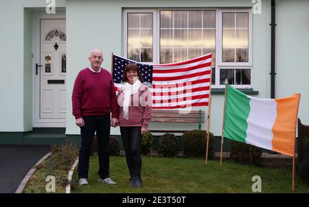Vierter Cousin des designierten Präsidenten Joe Biden, John Owen Finegan und seine Frau Daire in ihrem Haus in Newry vor der Amtseinführung von Joe Biden als 46. Präsident der Vereinigten Staaten. Stockfoto