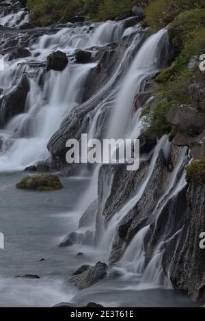 Hraunfossar Wasserfälle im Westen Islands Stockfoto