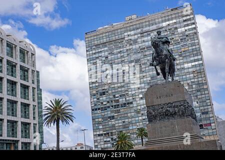 Artigas Mausoleum mit Reiterstatue von General Artigas auf der Plaza Independencia / Independence Square, Hauptstadt Montevideo, Uruguay Stockfoto