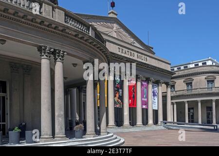 Eingang des Solis Theater / Teatro Solís, Theater neben der Plaza Independencia / Independence Square in der Hauptstadt Montevideo, Uruguay Stockfoto