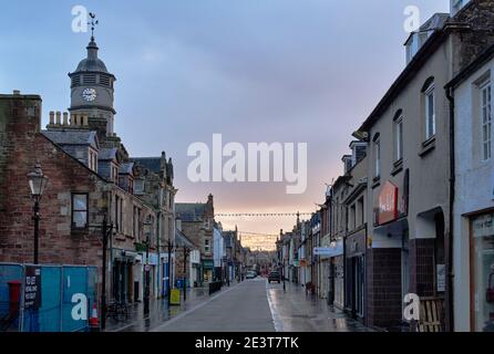 Das Town House, mit Blick auf die High Street, ist Dingwalls ältestes Gebäude und beherbergt derzeit das Dingwall Museum. Stockfoto