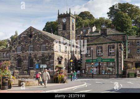 Sommer Blick auf die Kirche der Heiligen Dreifaltigkeit und das Zentrum von Holmfirth in West Yorkshire Stockfoto