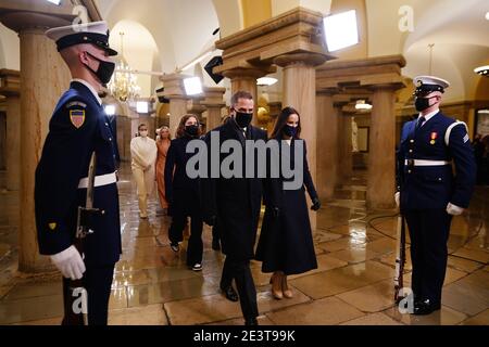 Hunter Biden (L) kommt in die Krypta des US-Kapitols für die Einweihungszeremonie des designierten Präsidenten Joe Biden zum 46. Präsidenten der Vereinigten Staaten in Washington, DC, USA, am 20. Januar 2021./MediaPunch Stockfoto