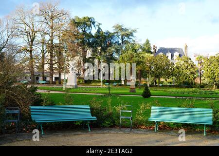 RENNES, FRANKREICH -26 DEZ 2020- Blick auf den Parc du Thabor, einen berühmten Garten aus dem 18. Jahrhundert im Zentrum von Rennes, der Hauptstadt der Bretagne, Frankreich. Stockfoto