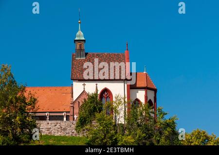 Sankt-Wendelinus-Kapelle (St. Wendelinuskapelle) auf einem Hügel bei Weisenbach, Deutschland. September. Stockfoto