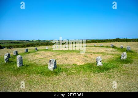 Die Merry Maidens of Boleigh Stone Circle, bestehend aus 19 Steinen und auch bekannt als Dawn's Men, liegt zwischen Lamorna und St. Buryan in Cornwall Stockfoto