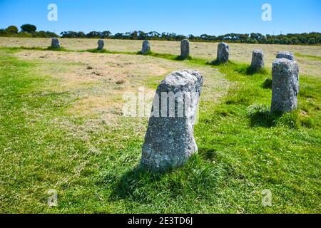 Die Merry Maidens of Boleigh Stone Circle, bestehend aus 19 Steinen und auch bekannt als Dawn's Men, liegt zwischen Lamorna und St. Buryan in Cornwall Stockfoto