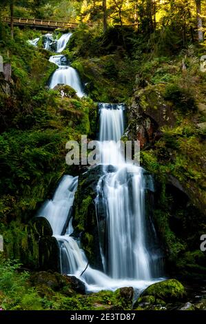 Ein Abschnitt von Deutschlands höchstem Wasserfall am Triberg im Schwarzwald. September. Stockfoto